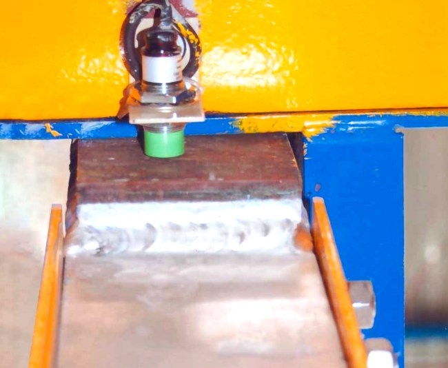 Bi-metal welded to the mainframe of the flight bar